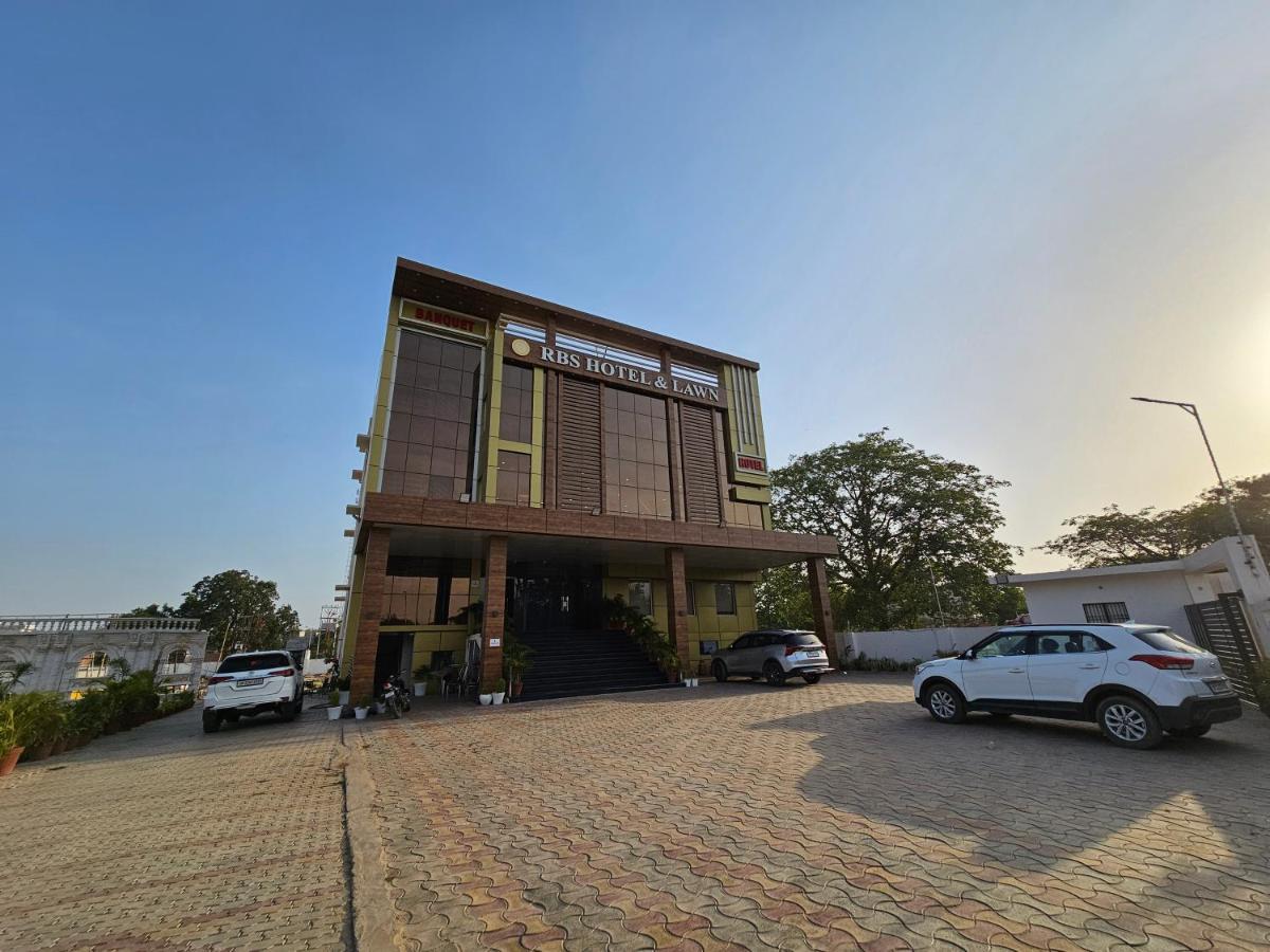 Rbs Hotel And Lawn Ayodhya Eksteriør bilde