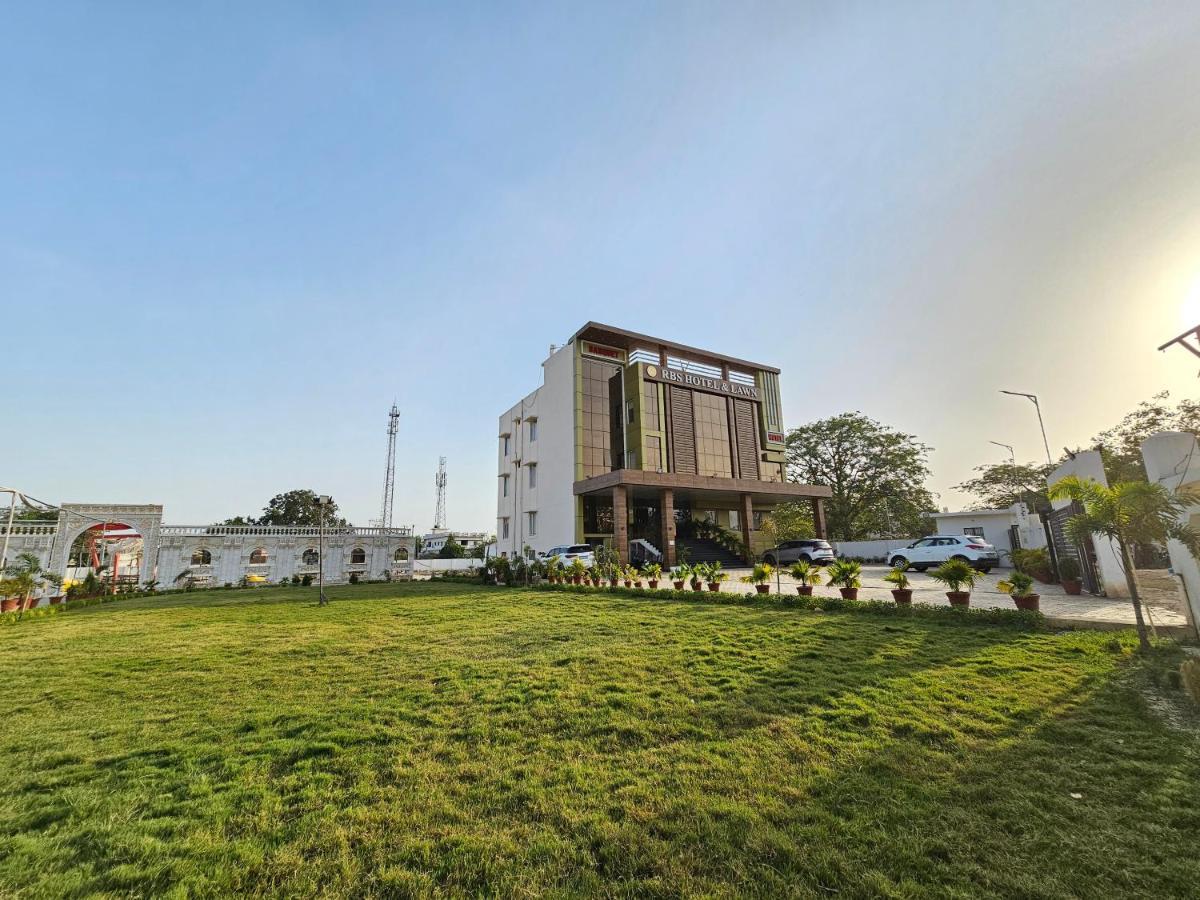 Rbs Hotel And Lawn Ayodhya Eksteriør bilde
