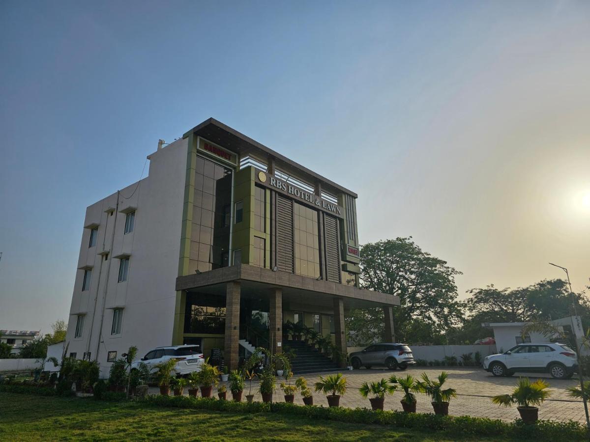 Rbs Hotel And Lawn Ayodhya Eksteriør bilde
